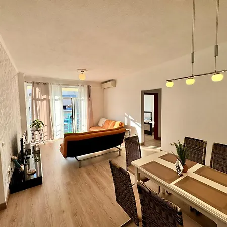 Blue Coco Apartment *